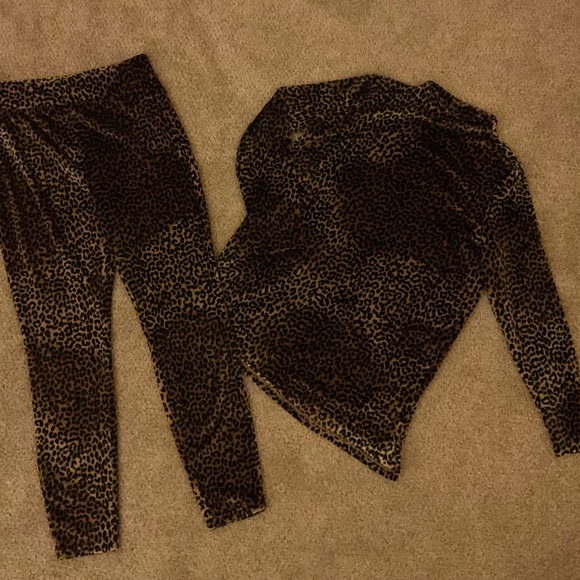 Lands End NWOT Leopard casual pant/shirt set. Size medium - Picture 1 of 6